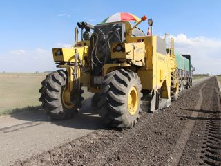 公路半剛性基層全厚度現場拌合施工技術